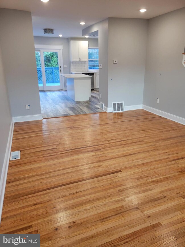 433 S 2nd St, Darby, PA 19023 - photo 7