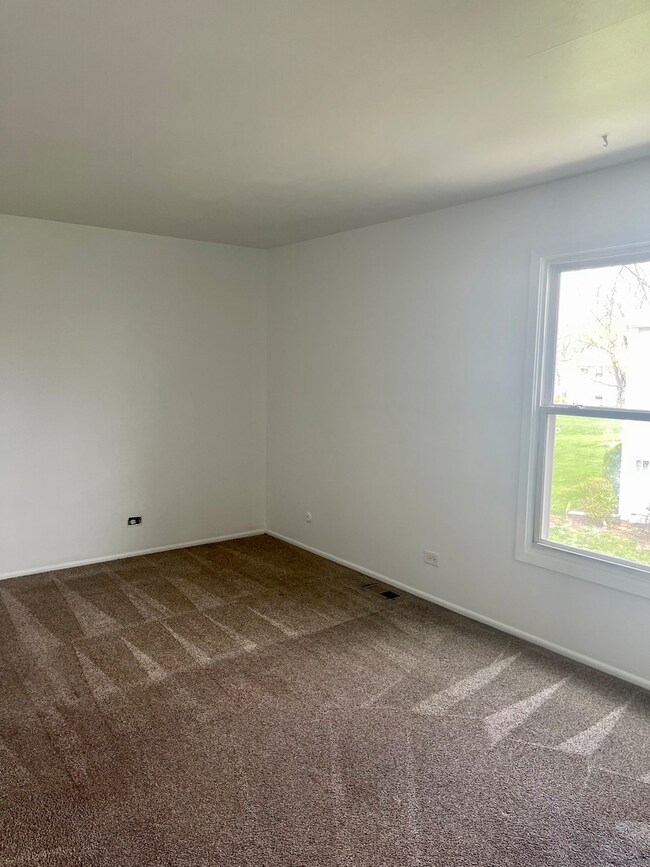 1389 S Glen Cir unit B, Aurora, IL 60506 - photo 7