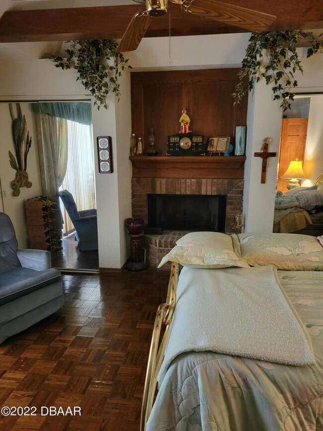 97 Shadow Creek family room