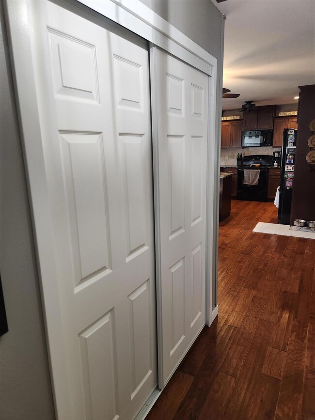 1505 Division St, Decorah, IA 52101 - photo 5