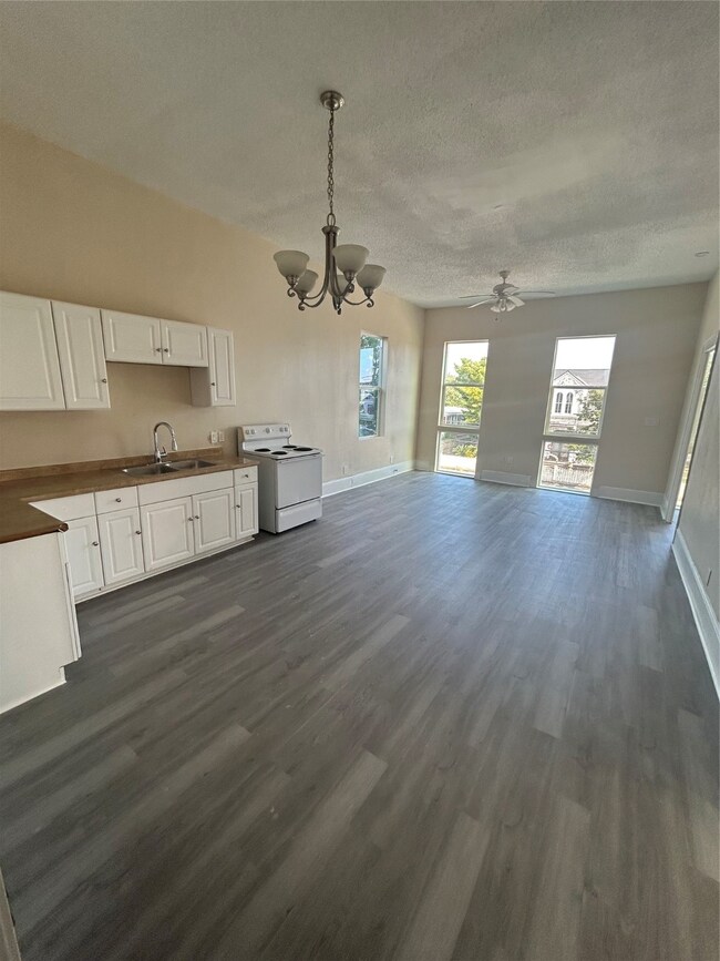 1523 21st St unit 4, Galveston, TX 77550 - photo 2