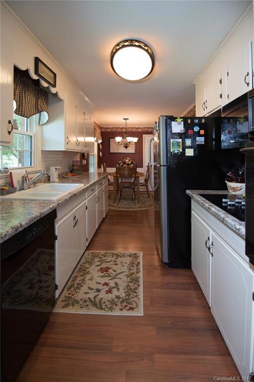 813 Valley St, Statesville, NC 28677 - photo 5