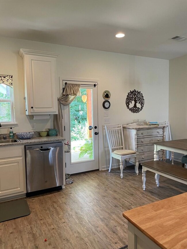 1038 Briarwood Dr, Oxford, MS 38655 - photo 3