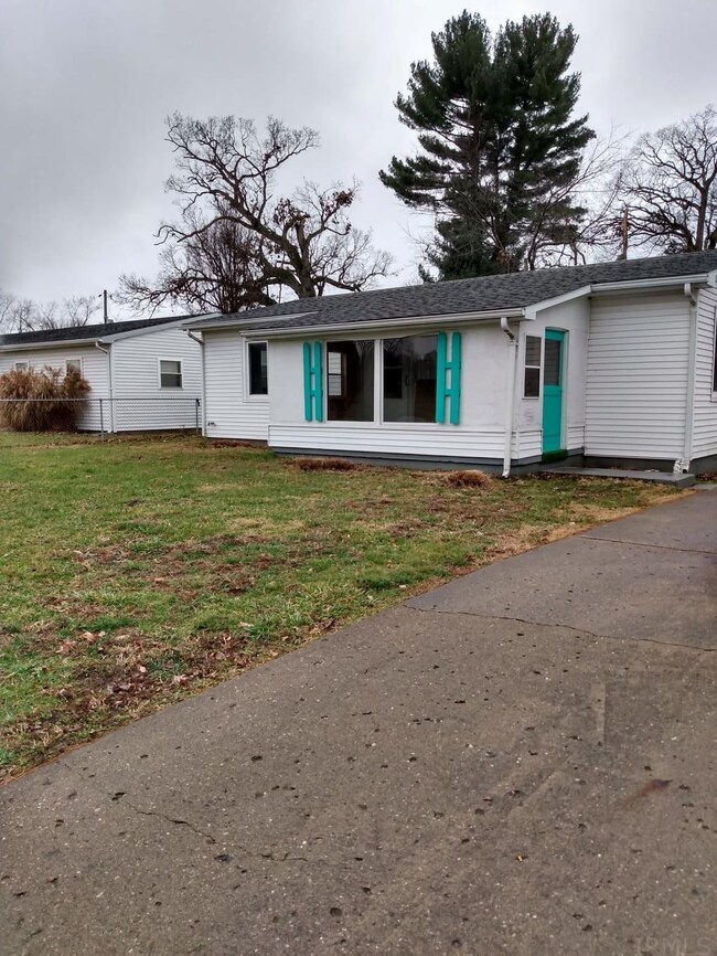 1102 S Council St, Attica, IN 47918 - photo 2