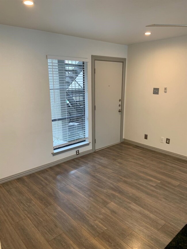 2800 Douglas Ave unit 111, Dallas, TX 75219 - photo 6