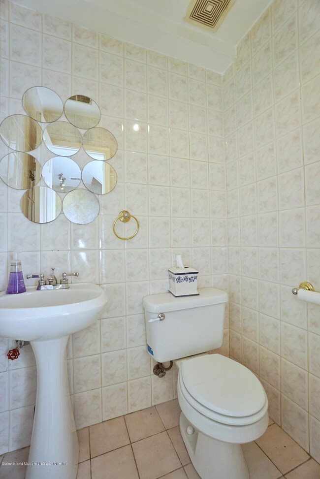 31 Woodcutters Ln, Staten Island, NY 10306 - photo 4