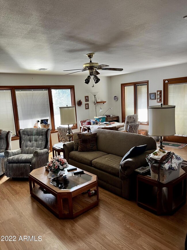 7765A1F4-250C-453C-A283-FC7D00B94927_1_2