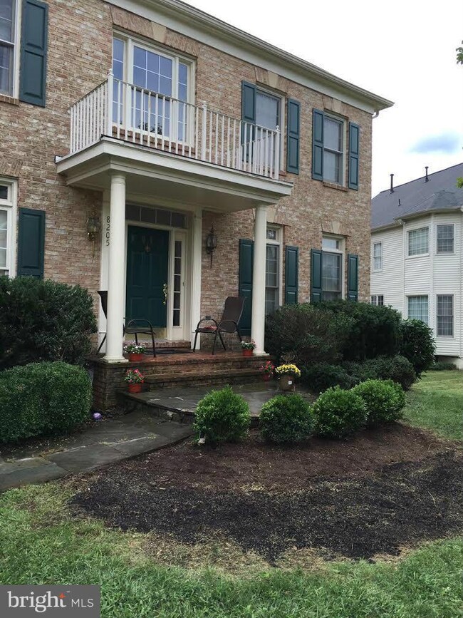 8205 Westwood Mews Ct, Vienna, VA 22182 - photo 2