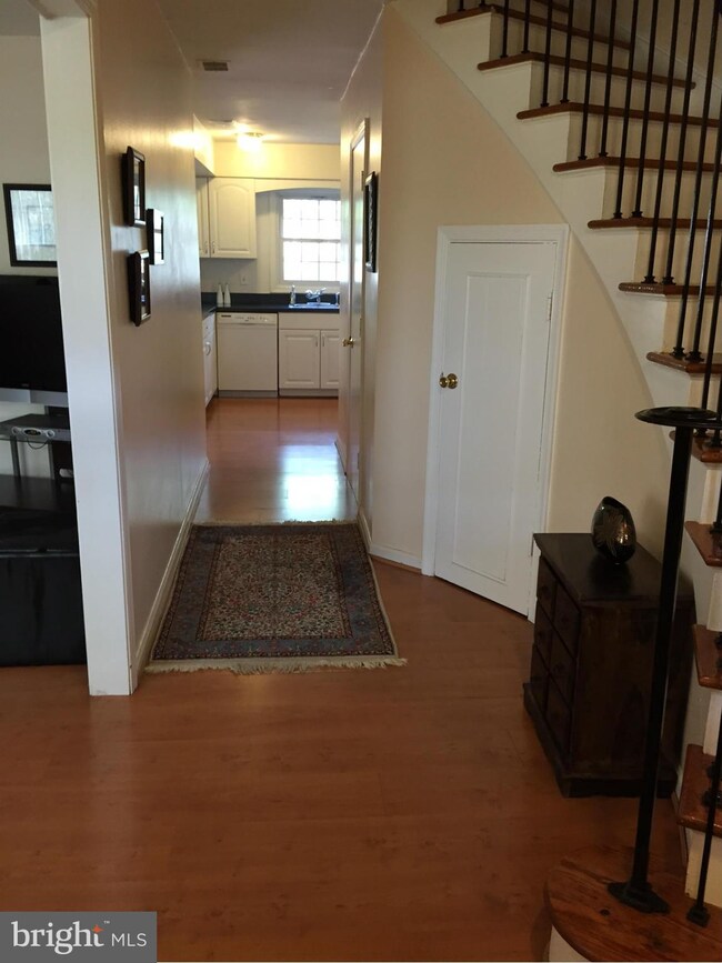 8226 Carrleigh Pkwy unit 82, Springfield, VA 22152 - photo 3