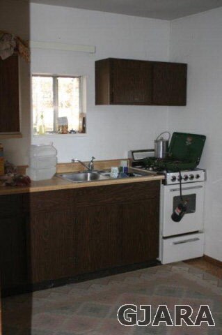 Open kitchen with plenty of work space.