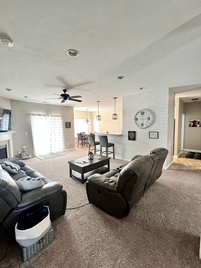 2746 Ashton Ln, Greenwood, IN 46143 - photo 5