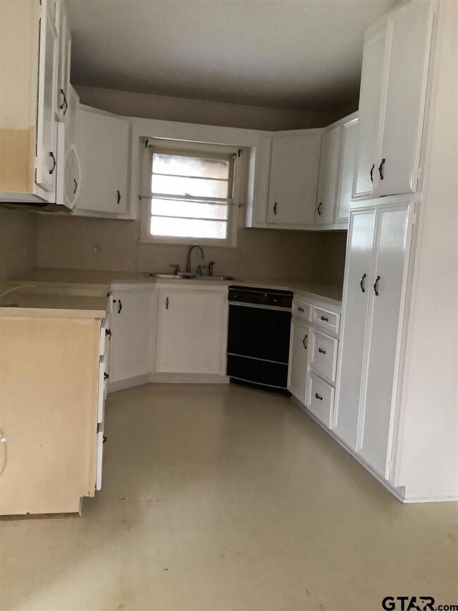 3018 3018 Crestview, Tyler, TX 75701 - photo 4