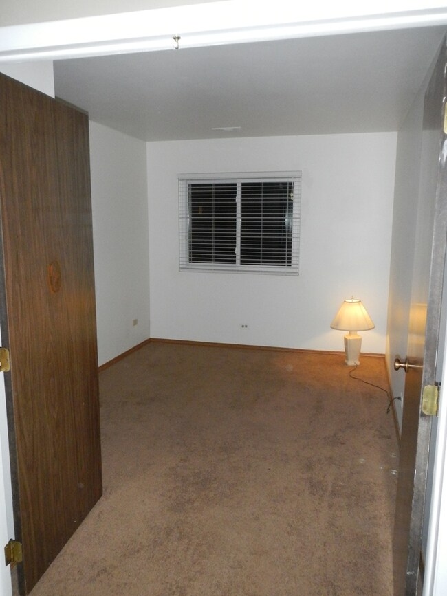 1575 Perry Ct unit B, Aurora, IL 60505 - photo 5