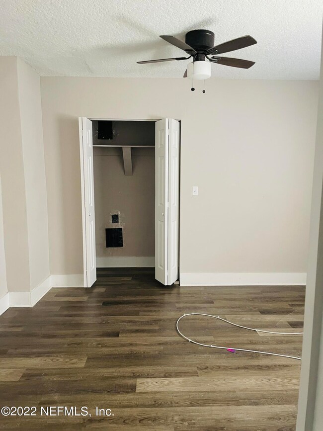 27832539-80A7-4CD5-B40B-49F5837B29E1