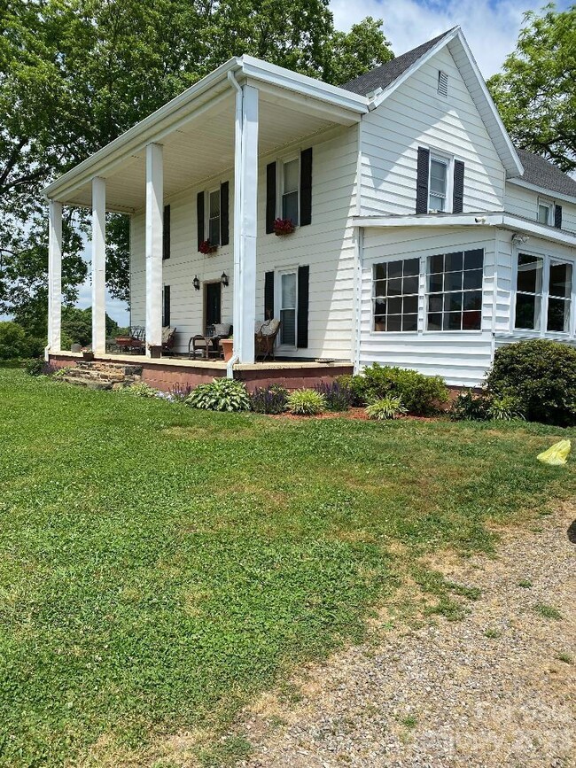 127 Reeves Rd, Statesville, NC 28625 - photo 2