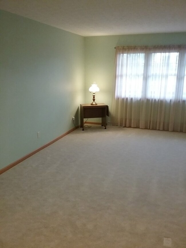 1133 Wade Dr, Bucyrus, OH 44820 - photo 5