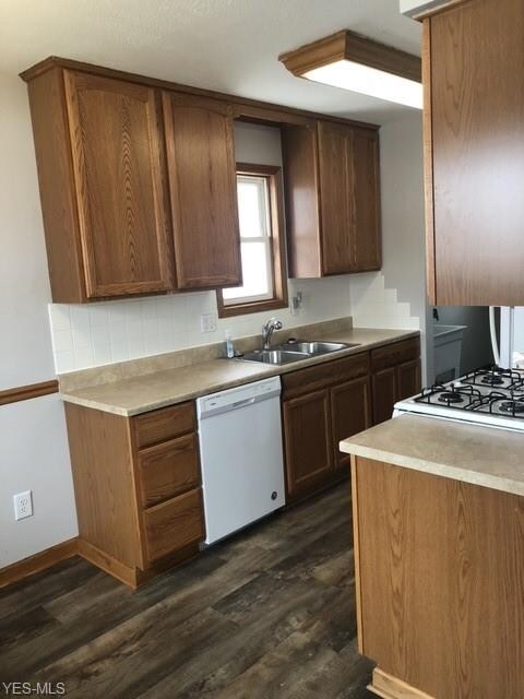 292 Gayle Dr, Sheffield Lake, OH 44054 - photo 2