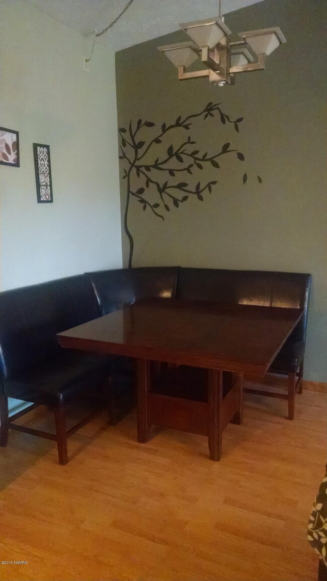 5307 dining area