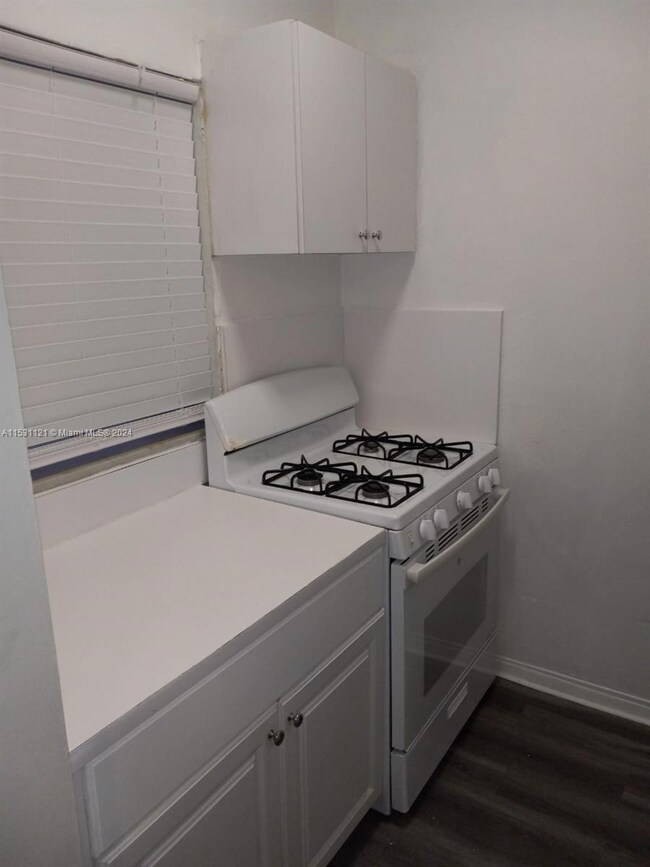 215 30th St unit 23, Miami Beach, FL 33140 - photo 7