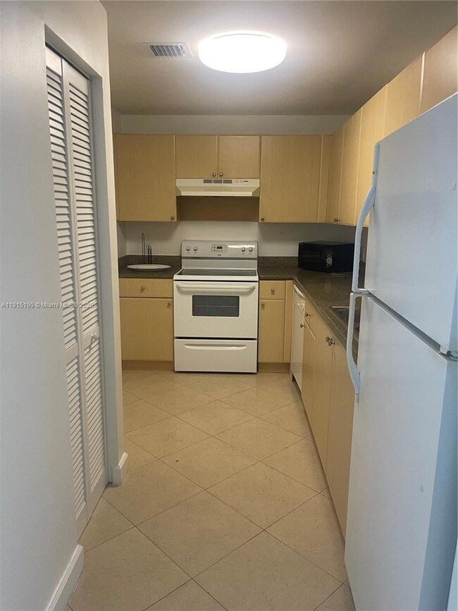 Shamrock Coral Gables unit 410, Miami, FL 33145 - photo 2