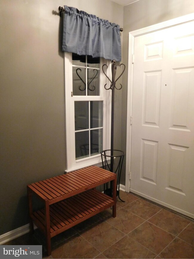 4043 Chetham Way unit 18, Woodbridge, VA 22192 - photo 2