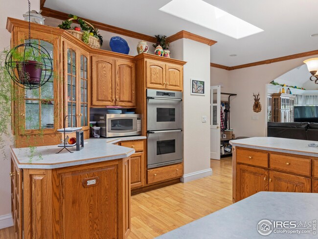 Double ovens, stainless steel appliances