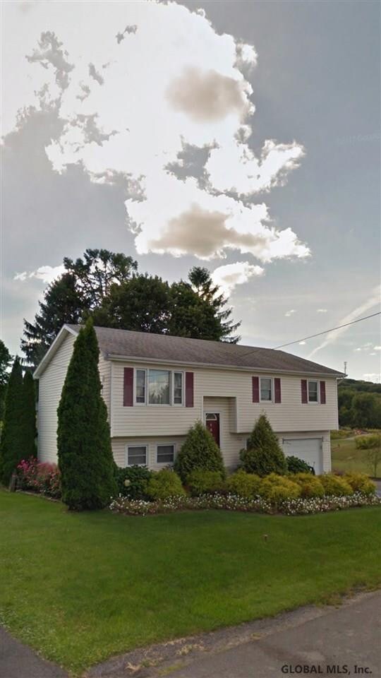 27 Wisconsin Ave, Rensselaer, NY 12144 - photo 2