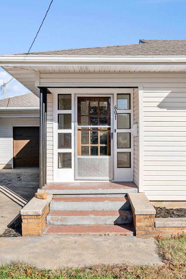 601 W Washington St, Marshfield, MO 65706 - photo 3