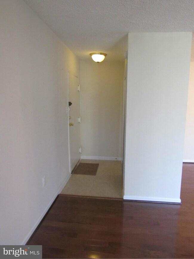 5204 Newton St unit 302, Bladensburg, MD 20710 - photo 2