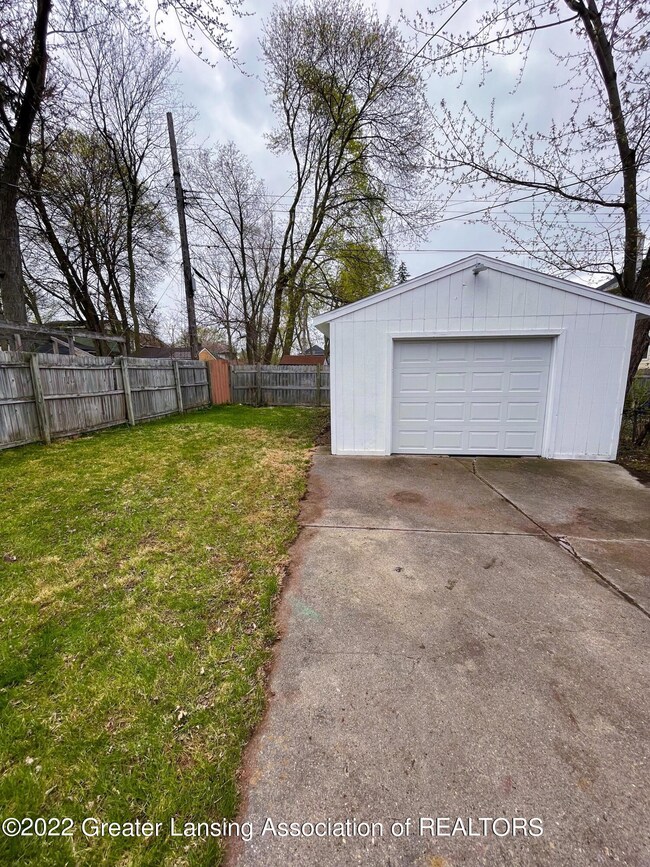 1915 Beal Ave, Lansing, MI 48910 - photo 5