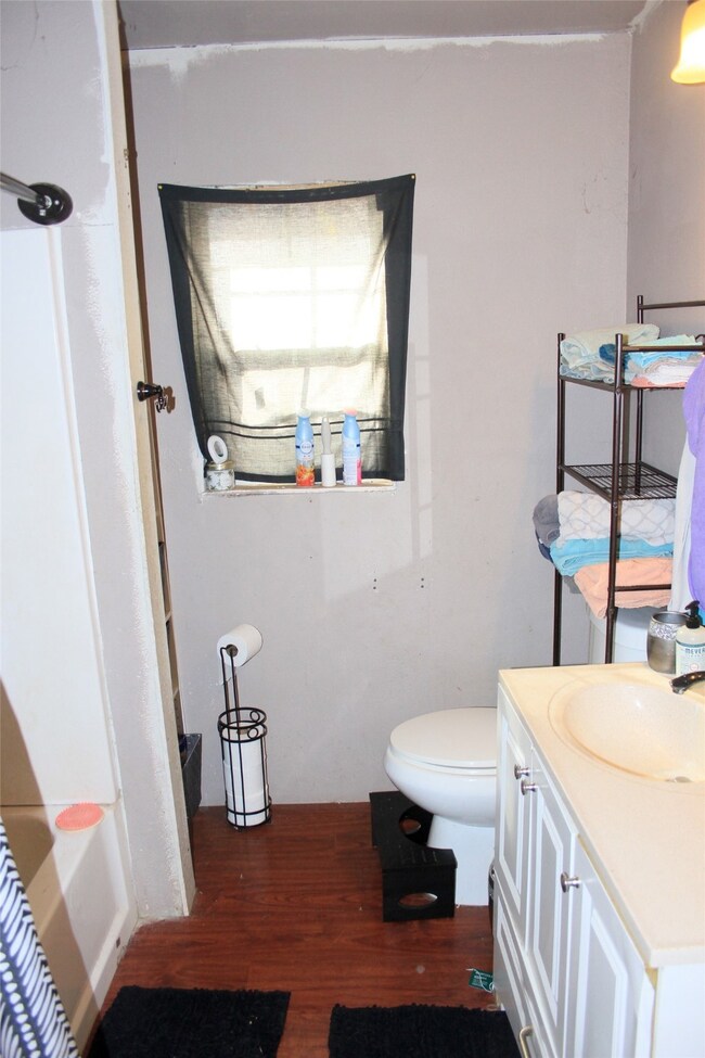 202 N Clear St, San Saba, TX 76877 - photo 5