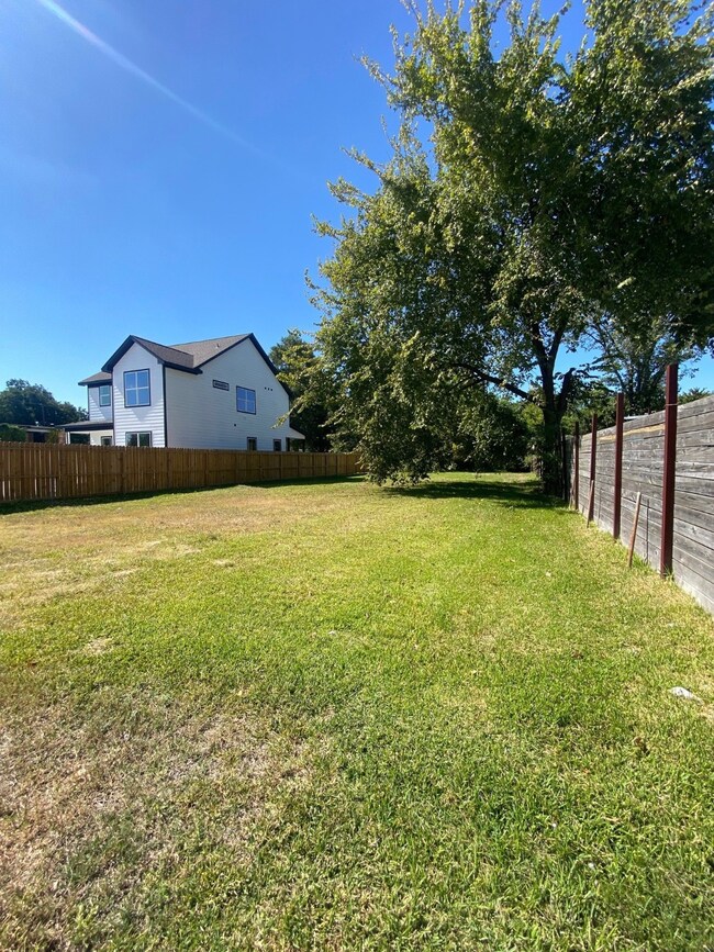 7813 Hirsch Rd, Houston, TX 77016 - photo 2