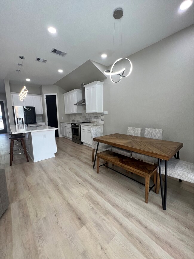 1017 Calvin Ave unit B, Houston, TX 77088 - photo 7