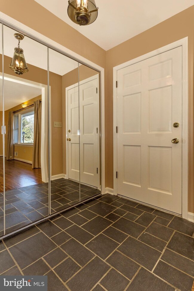 7911 Runnymeade Dr, Frederick, MD 21702 - photo 5