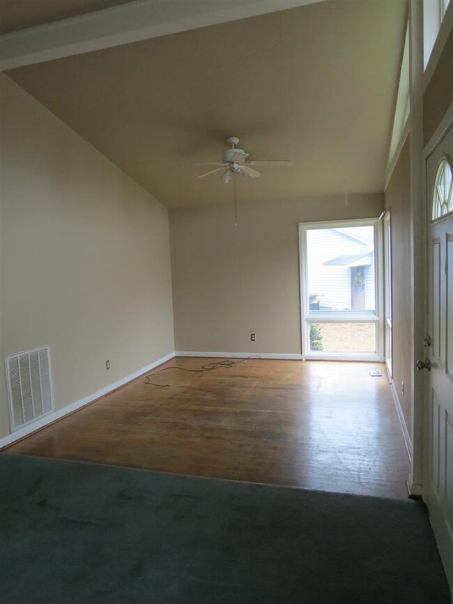 107 Gary Ct, Jacksonville, NC 28546 - photo 2