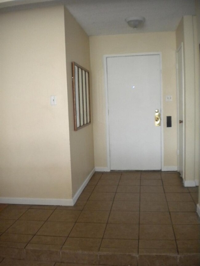 5854 E Lansing Way, Fresno, CA 93727 - photo 4