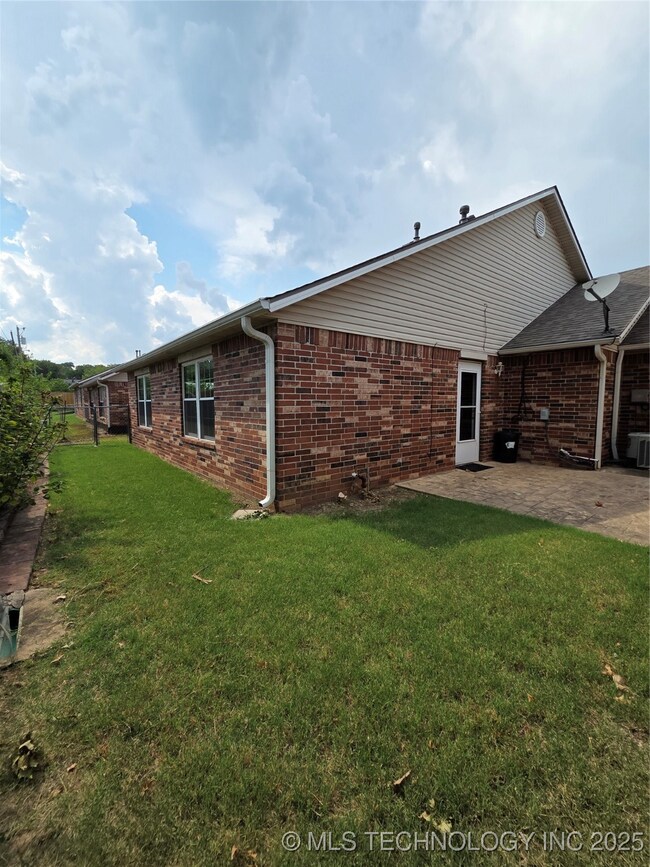 1449 W Evergreen Ln, Claremore, OK 74017 - photo 4