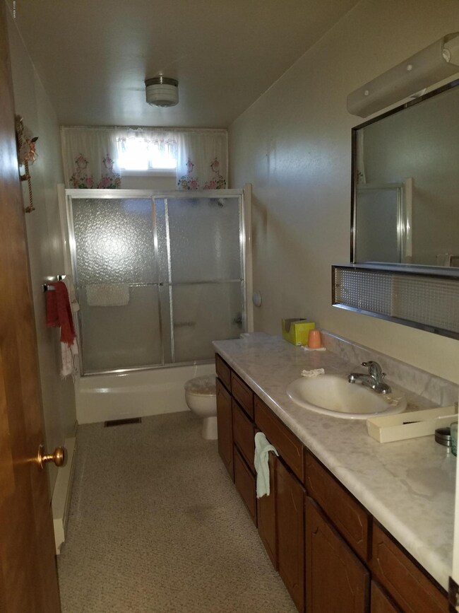 2nd bathroom