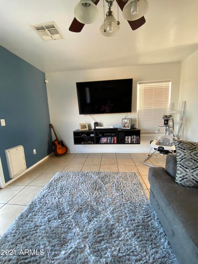 13026 Laurel Living Room