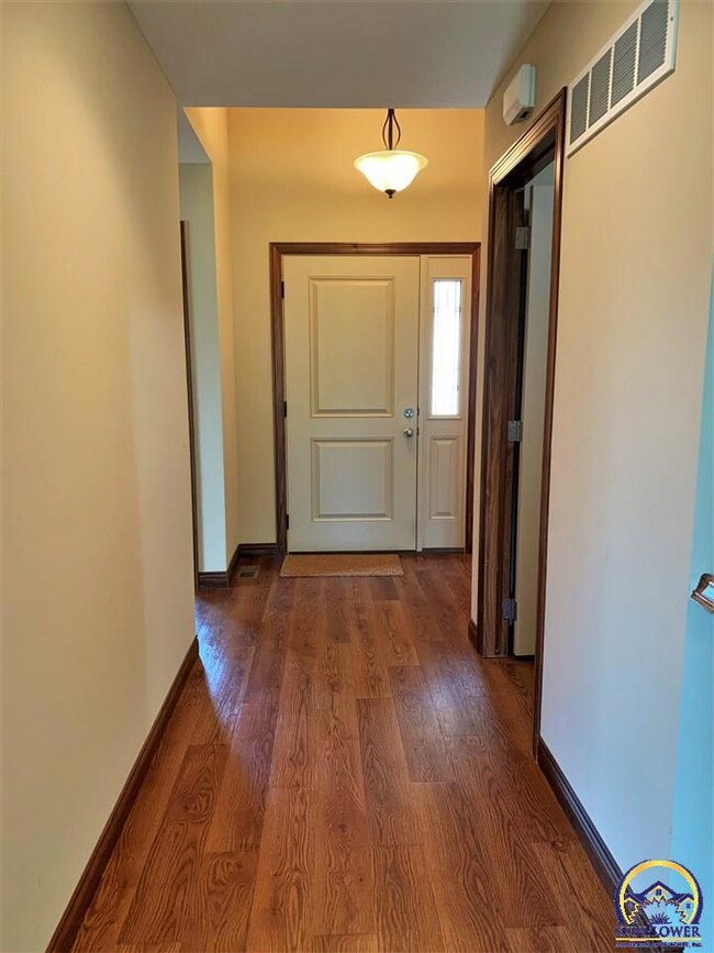 6013 SW 44th St, Topeka, KS 66610 - photo 2