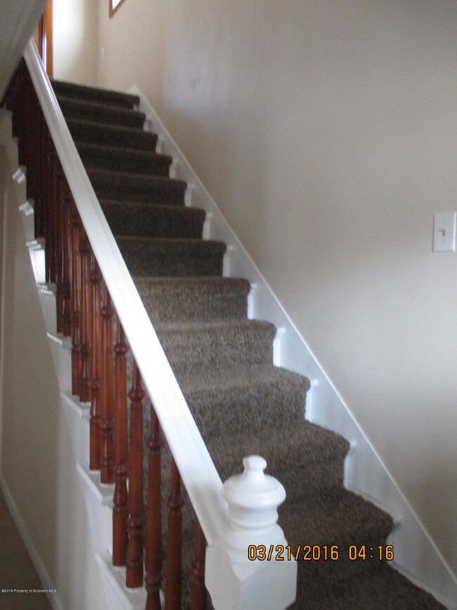 465 N Main St, Taylor, PA 18517 - photo 2