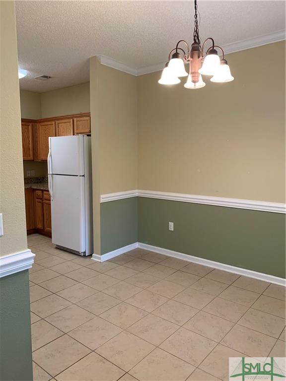 Make this your dining room or bring your kitchenet