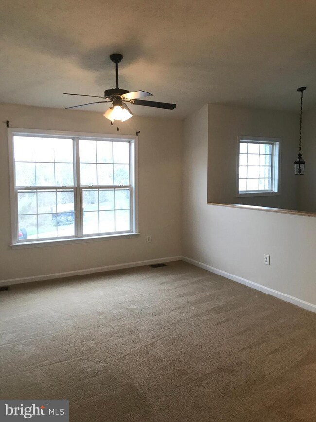 540 Stonewall St, Strasburg, VA 22657 - photo 2