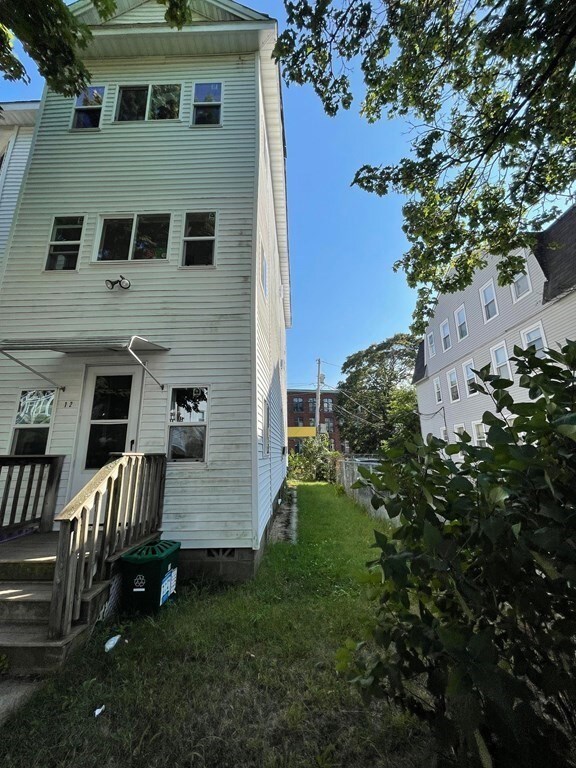 12 Ives St, Worcester, MA 01603 - photo 5