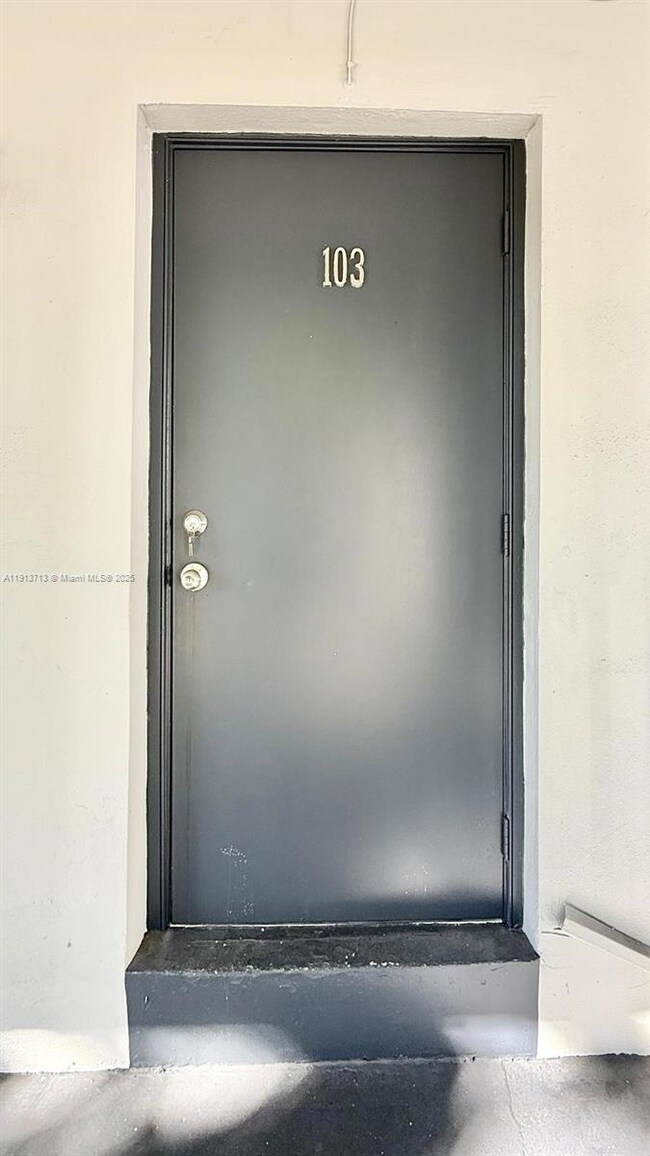 42 SW 14th St unit 103, Dania, FL 33004 - photo 4