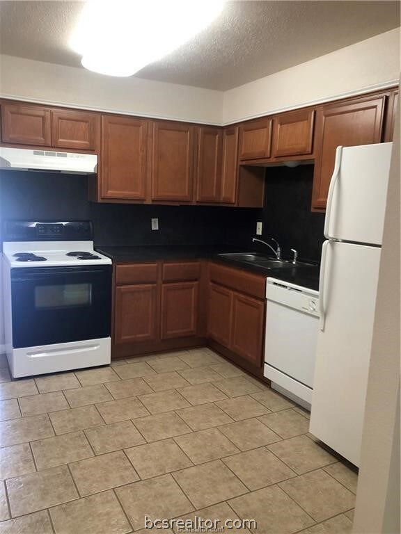 1612 Mossglenn Cir, College Station, TX 77840 - photo 5