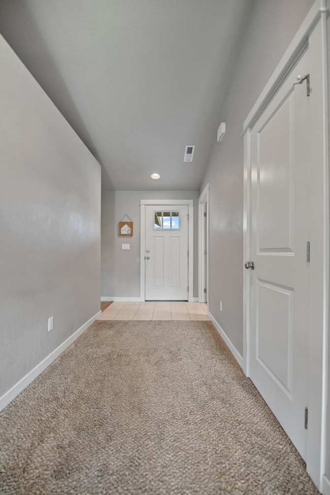 585 E Forks Cir, Cave Junction, OR 97523 - photo 5