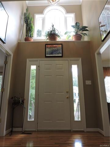 Stunning 2-story foyer.