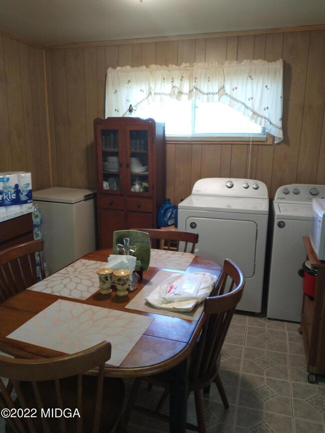 1490 Lowe Ct- Kitchen