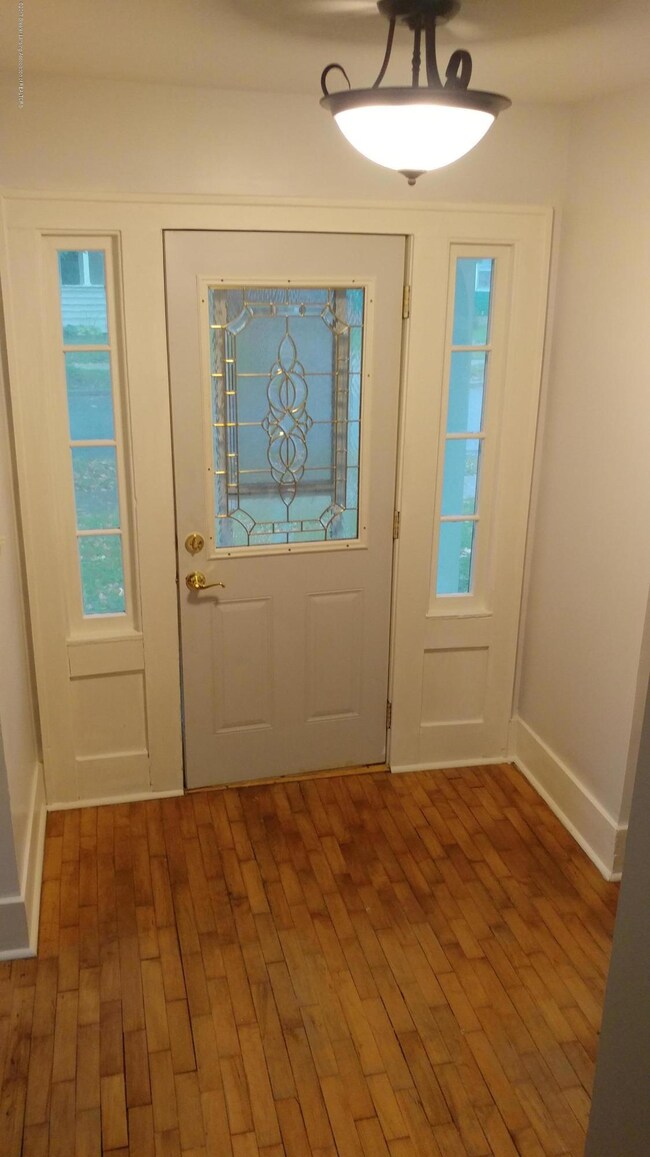2521 Foyer